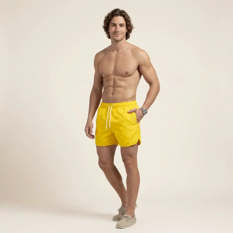 Kurze Badeshorts für Herren mit wasserabweisender Funktion im sportlichen Stil