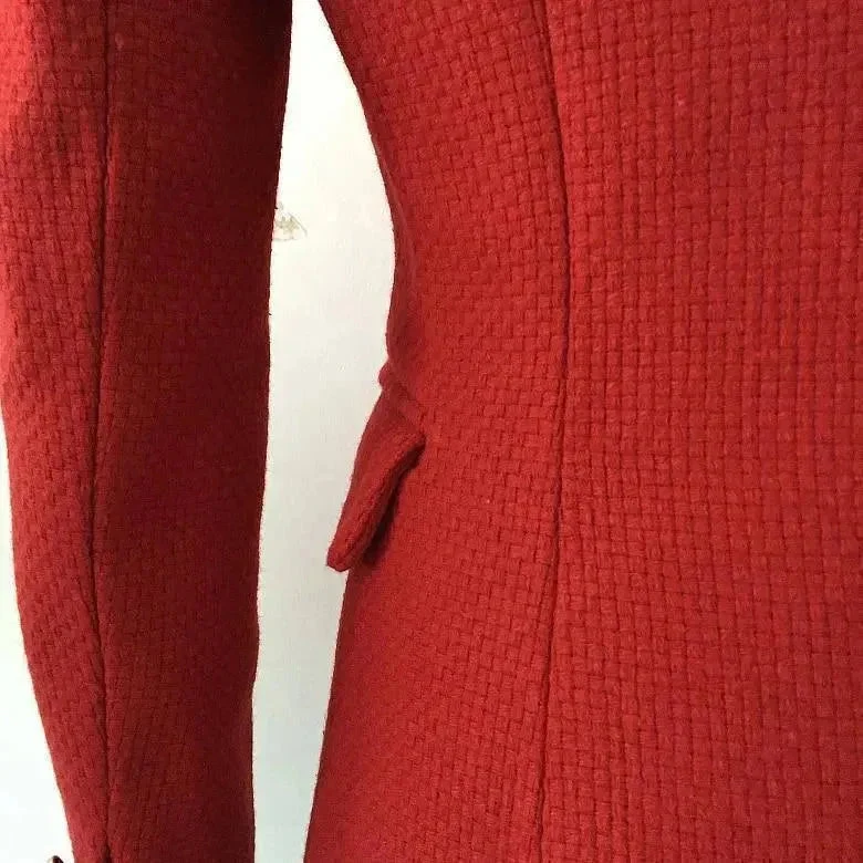 Taillierter Blazer für Damen in kurzer Länge mit Doppelknopfleiste in Bouclé Optik