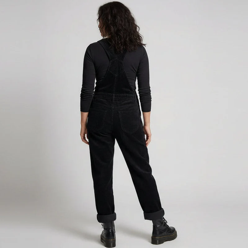 Latzhose für Damen im lässigen Stil mit verstellbaren Trägern und Brusttasche