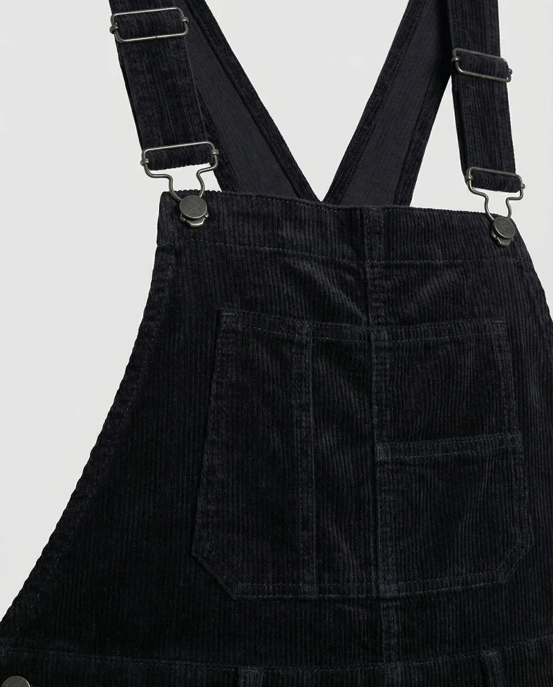Latzhose für Damen im lässigen Stil mit verstellbaren Trägern und Brusttasche