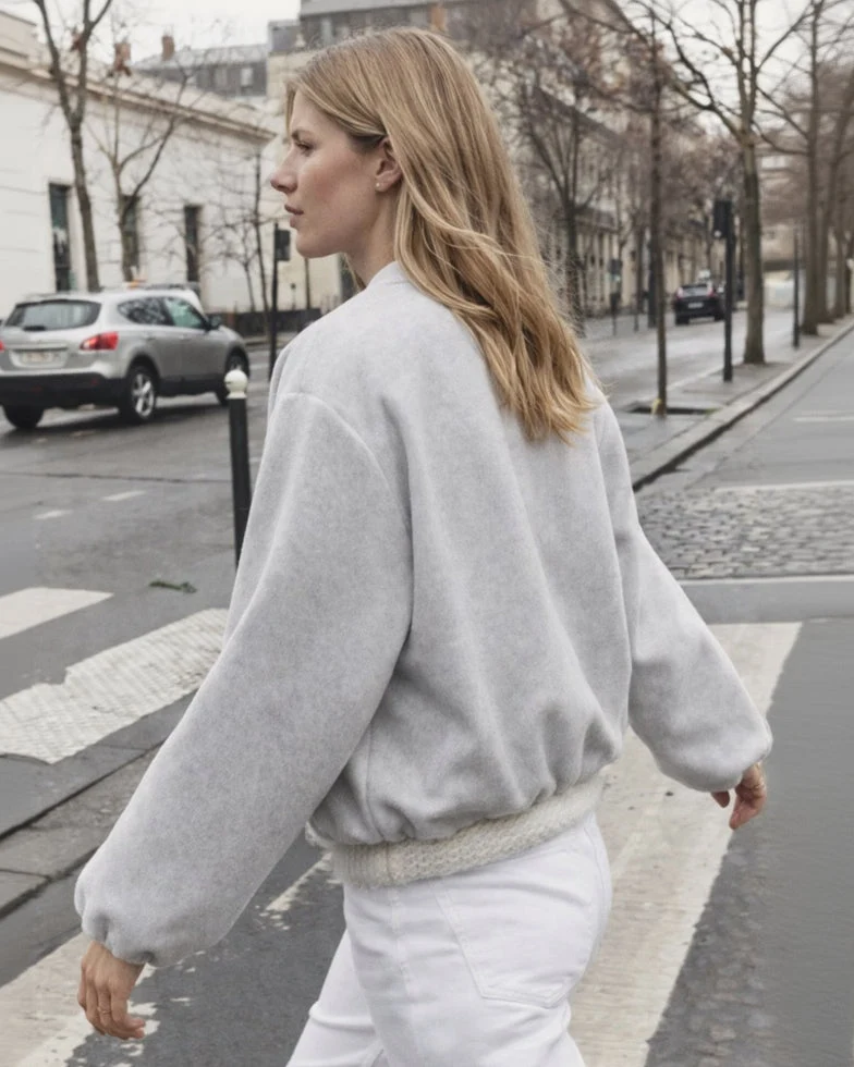 Kurze Jacke für Damen mit Puffärmeln und kragenlosem Rundhalsausschnitt