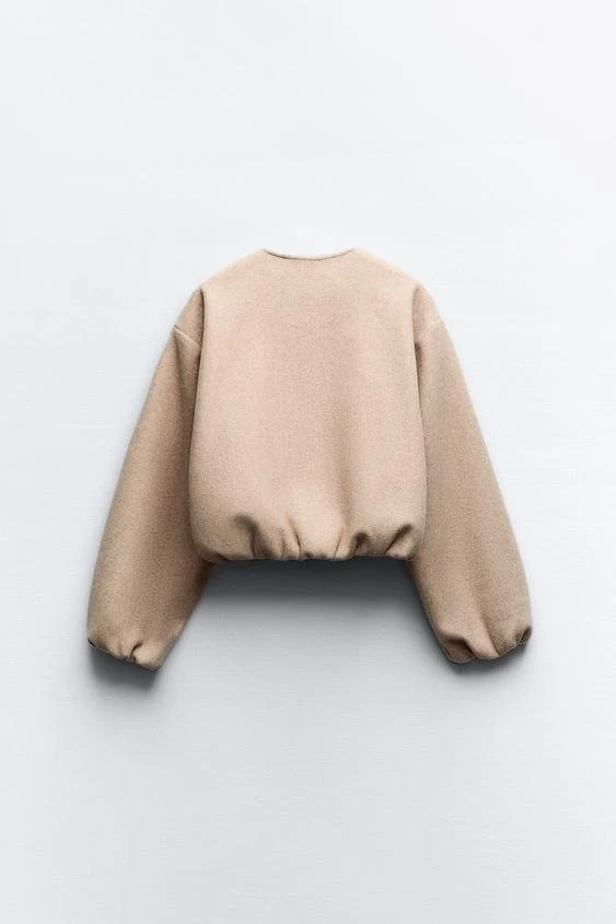 Kurze Jacke für Damen mit Puffärmeln und kragenlosem Rundhalsausschnitt