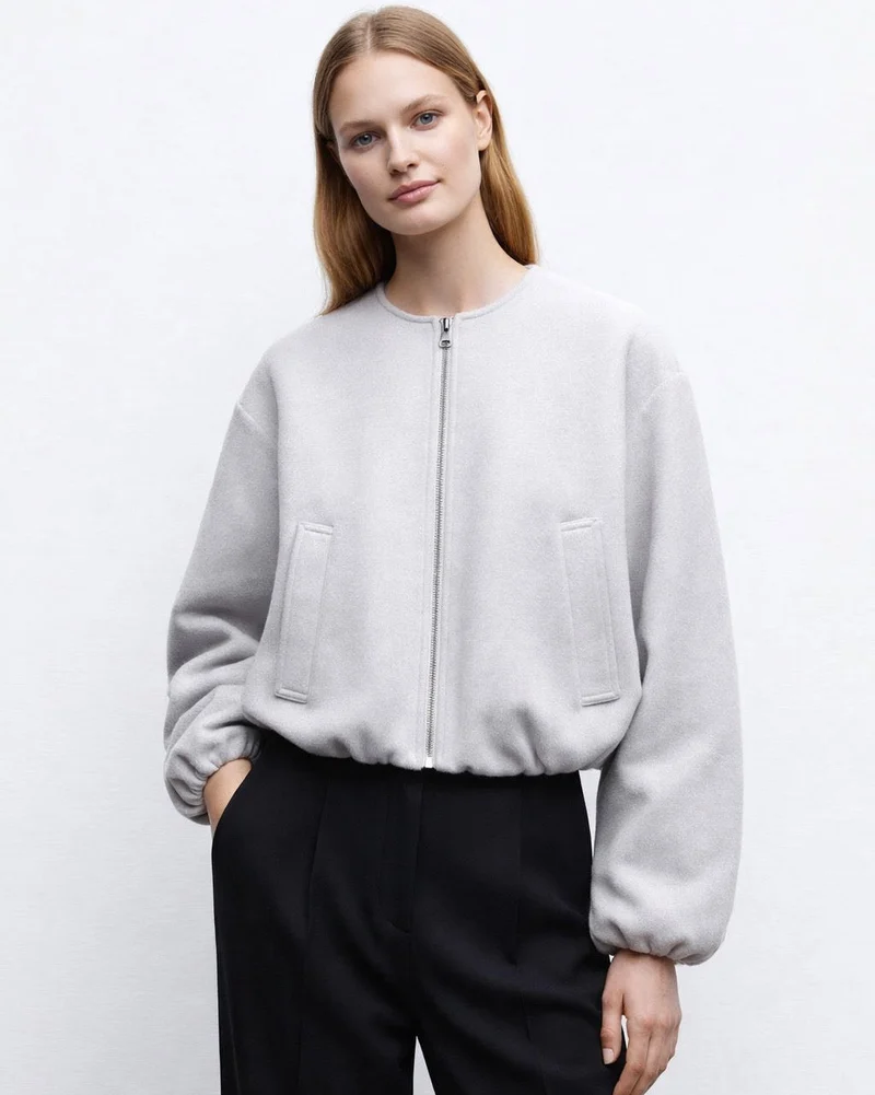 Kurze Jacke für Damen mit Puffärmeln und kragenlosem Rundhalsausschnitt