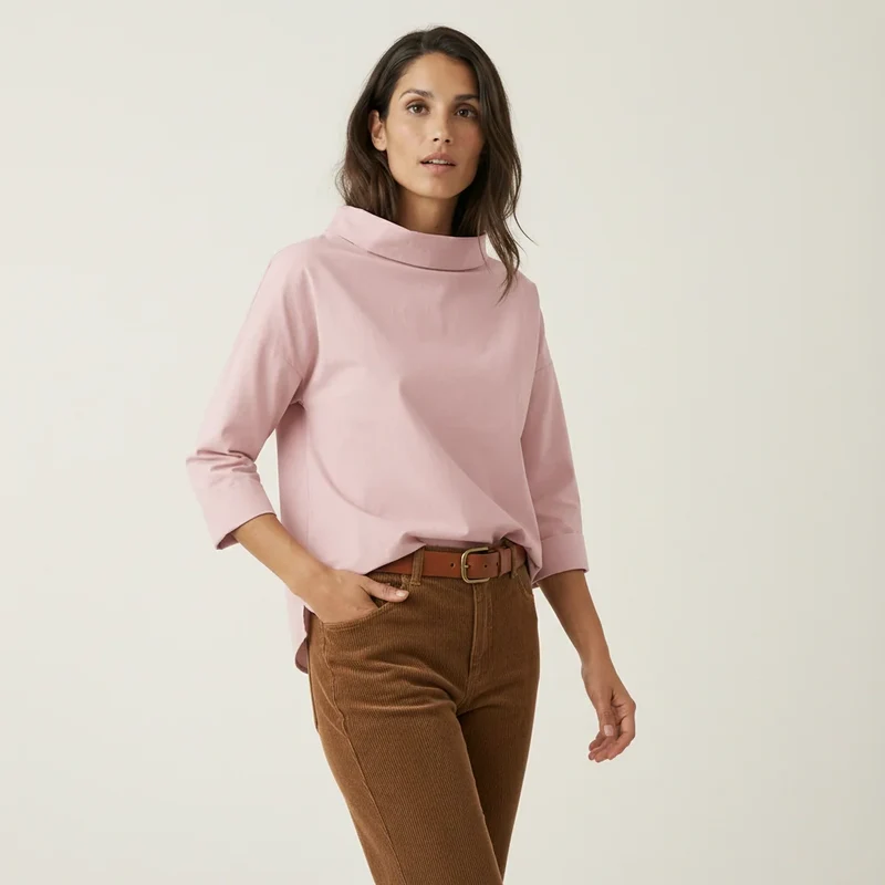Bluse für Damen mit weitem Stehkragen in geradem Schnitt und 3/4-Ärmeln