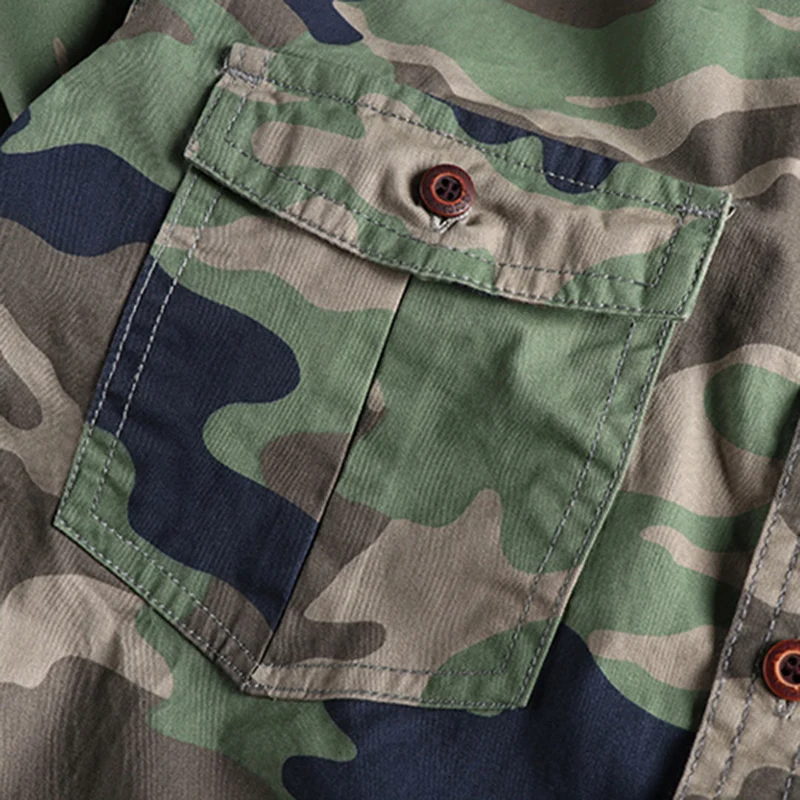 Shirtjacke für Herren im Camouflage-Design mit Knopfverschluss und Brusttaschen