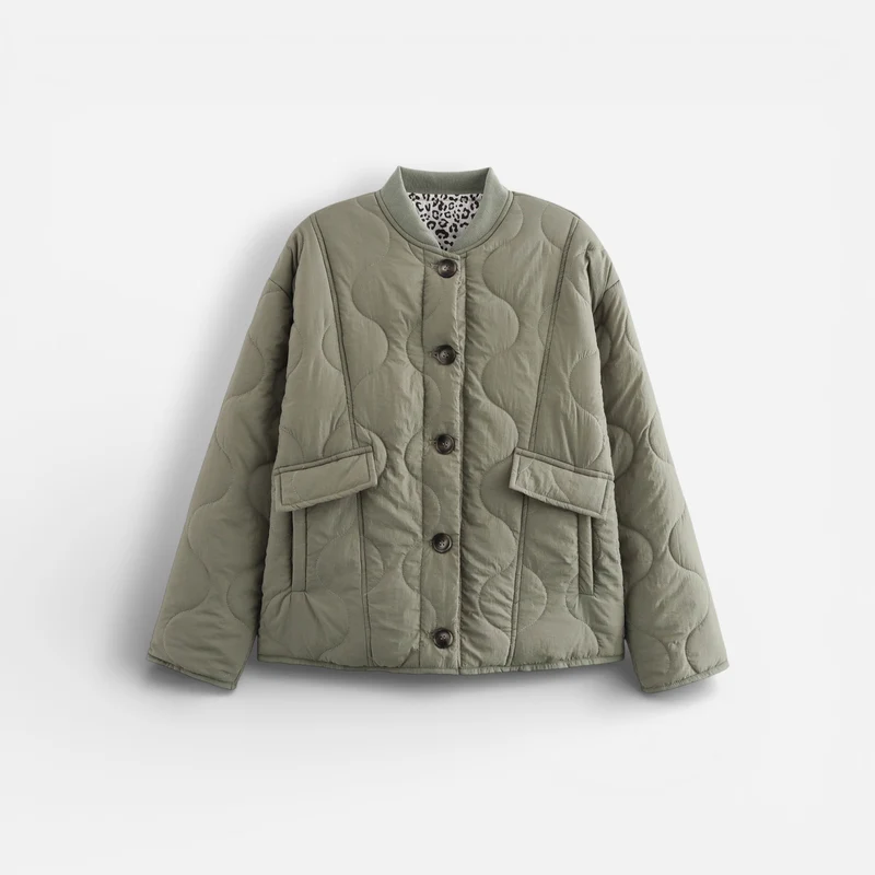 Leichte Steppjacke für Damen mit Leoparden-Details und ohne Kragen