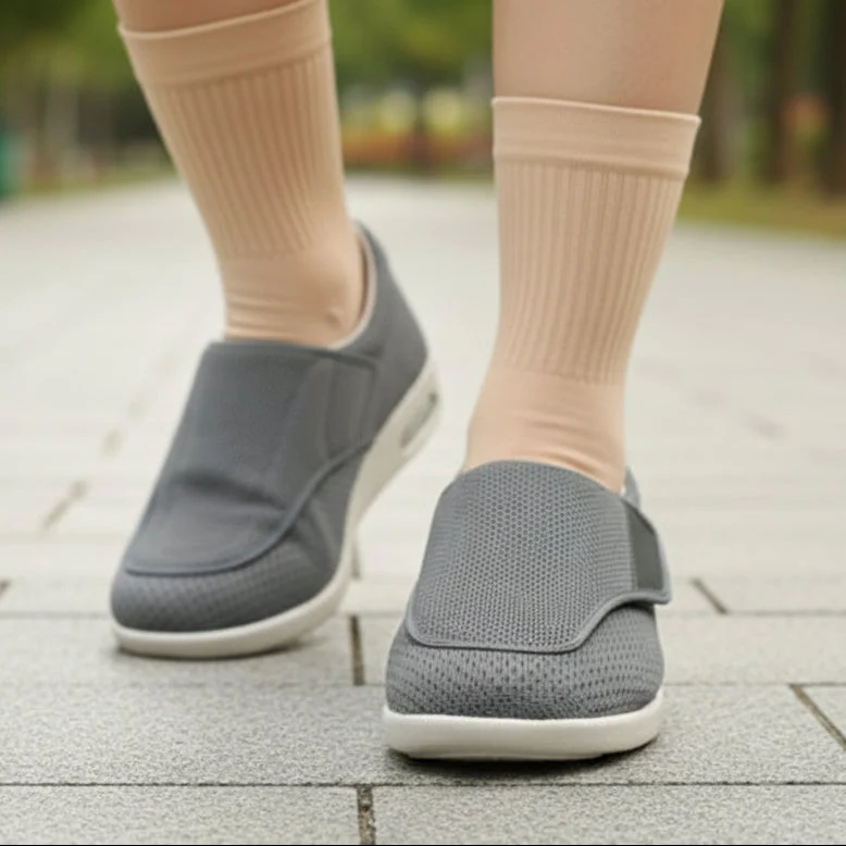 Komfort-Slipper mit gepolsterter Sohle und leichtem Einstieg in bequemer Weite