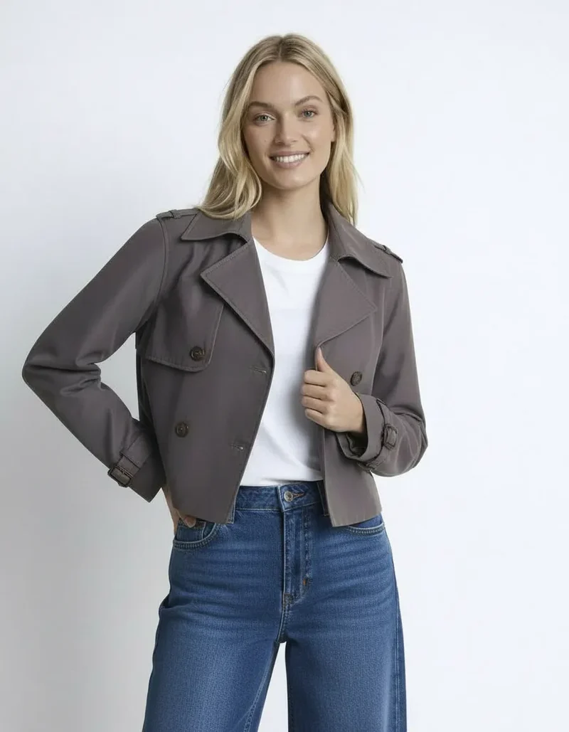 Kurze Trenchjacke für Damen mit doppelter Knopfleiste und Reverskragen
