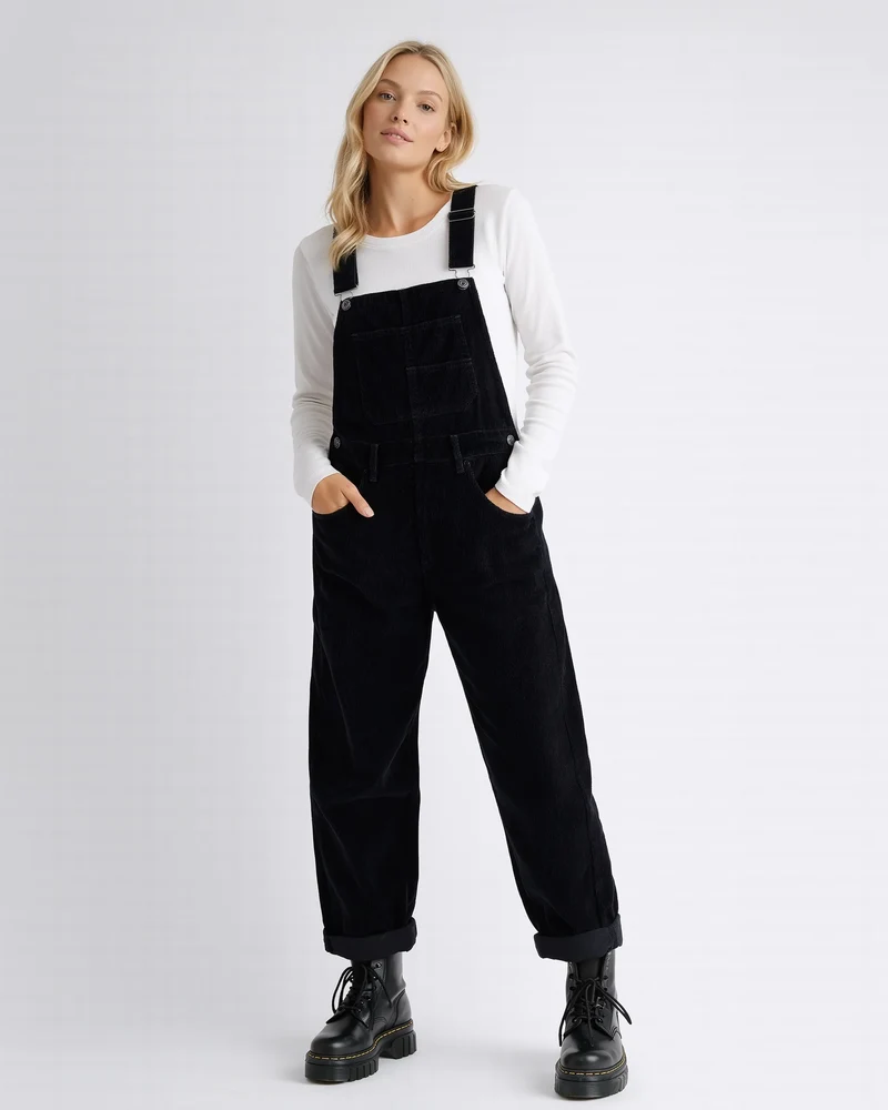 Latzhose für Damen im lässigen Stil weich strukturiert mit angenehmer Haptik