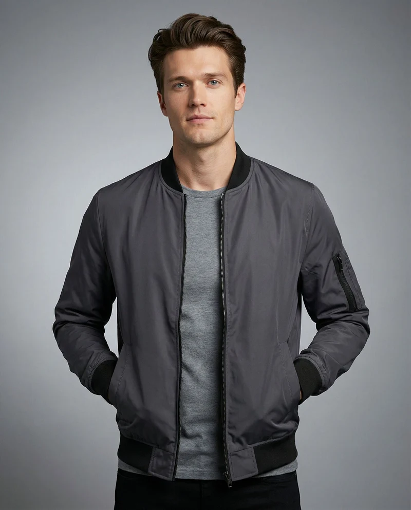 Leichte Bomberjacke für Herren mit Rippbündchen und kragenlosem Design