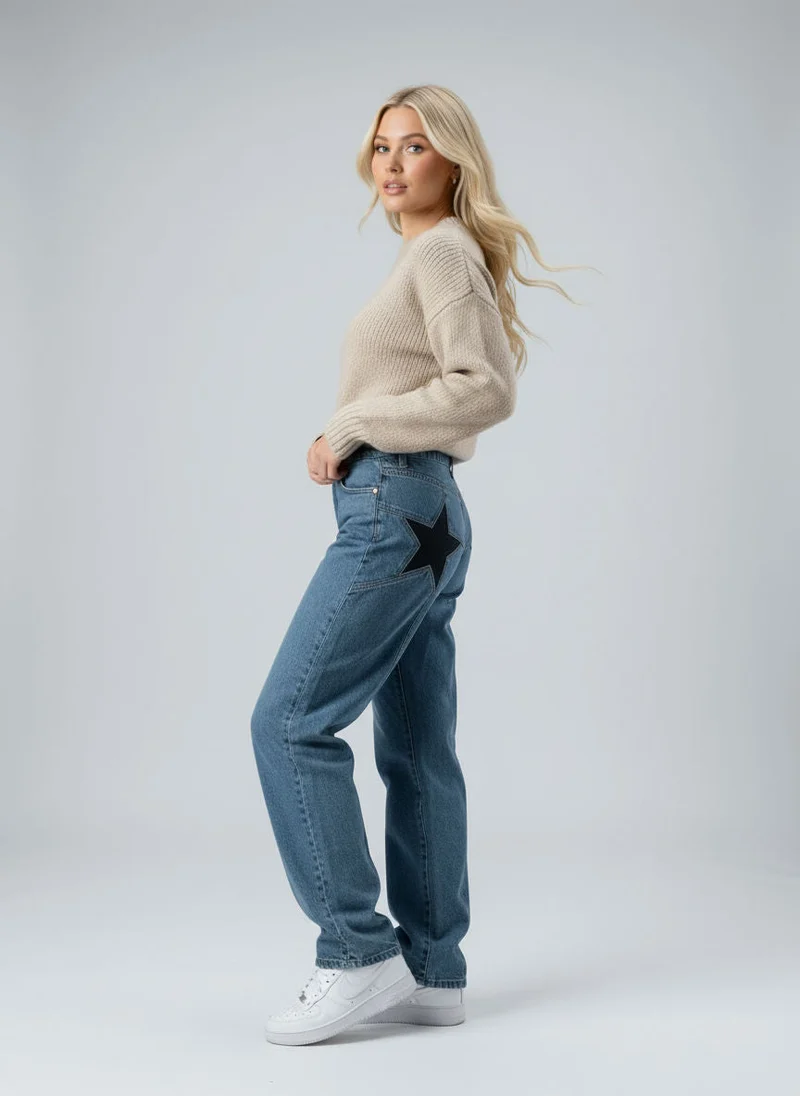 Damen Jeans mit Stern-Patches in lockerer Passform