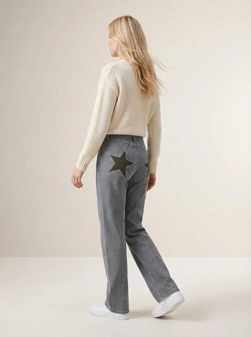 Damen Jeans mit Stern-Patches in lockerer Passform