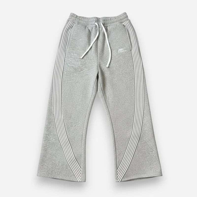 Baggy Jogginghose für Herren mit Streifen und ohne Bündchen am Bein