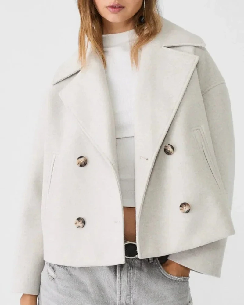 Kurze Jacke für Damen mit Reverskragen im zeitlosen zweireihigen Design