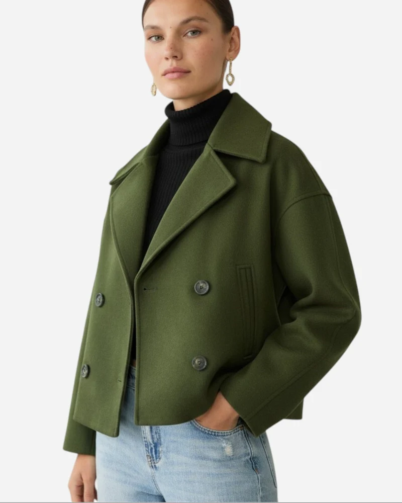 Kurze Jacke für Damen mit Reverskragen im zeitlosen zweireihigen Design
