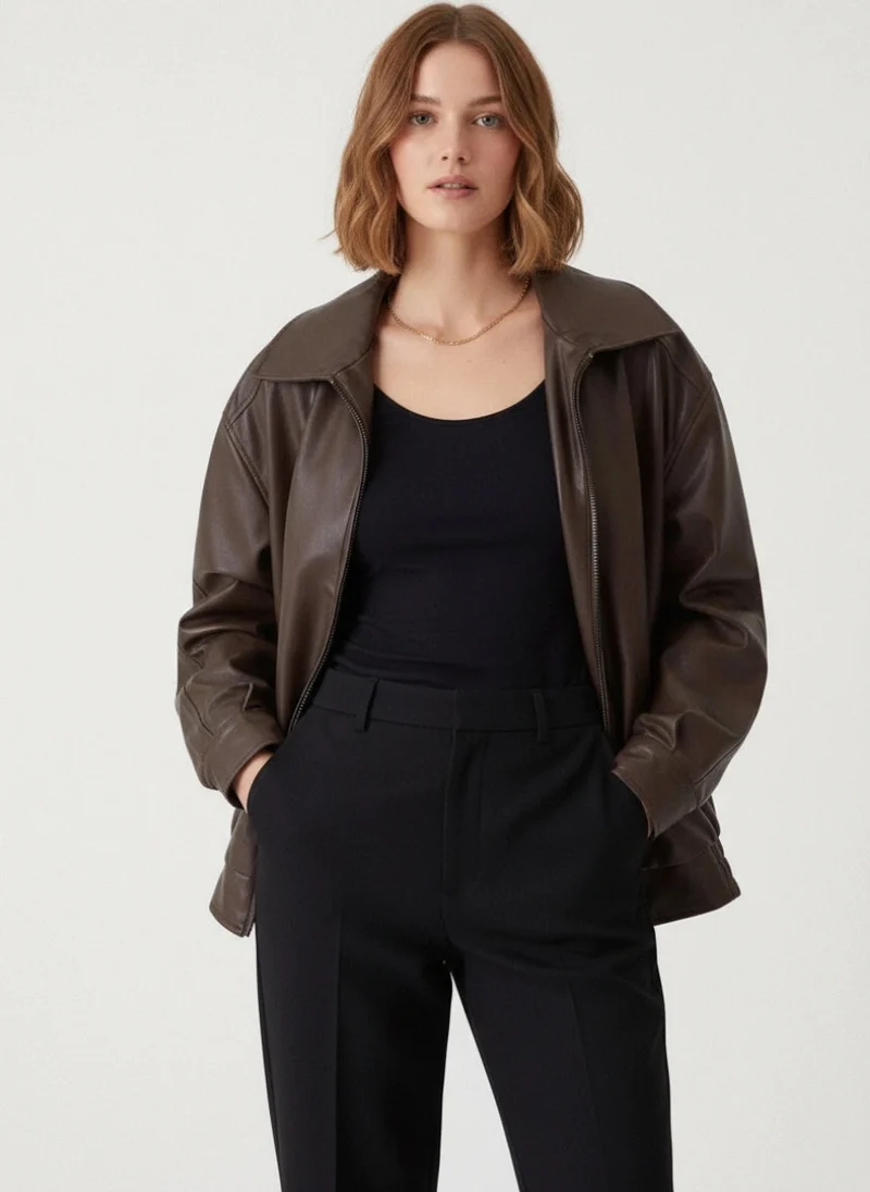 Moderne Oversized Jacke für Damen mit breitem Blazerkragen und elastischem Saum