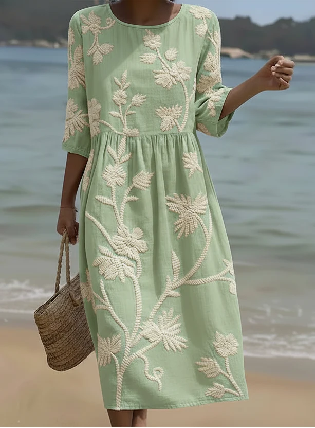 Gwen | Luftiges Midikleid mit floraler Stickerei