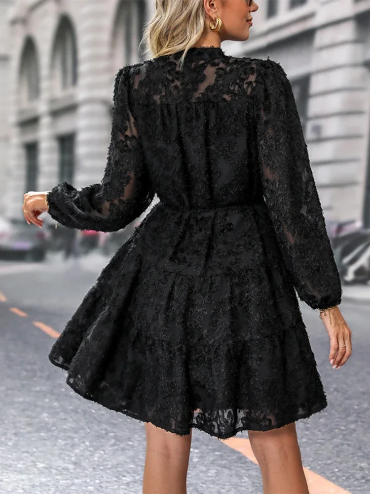 Damenkleid | Kurze Ausführung mit gerader Linienführung