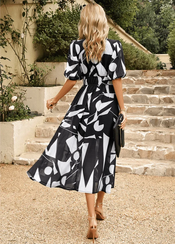 Estella™ - Schmeichelhaftes Blumen-Midi-Kleid