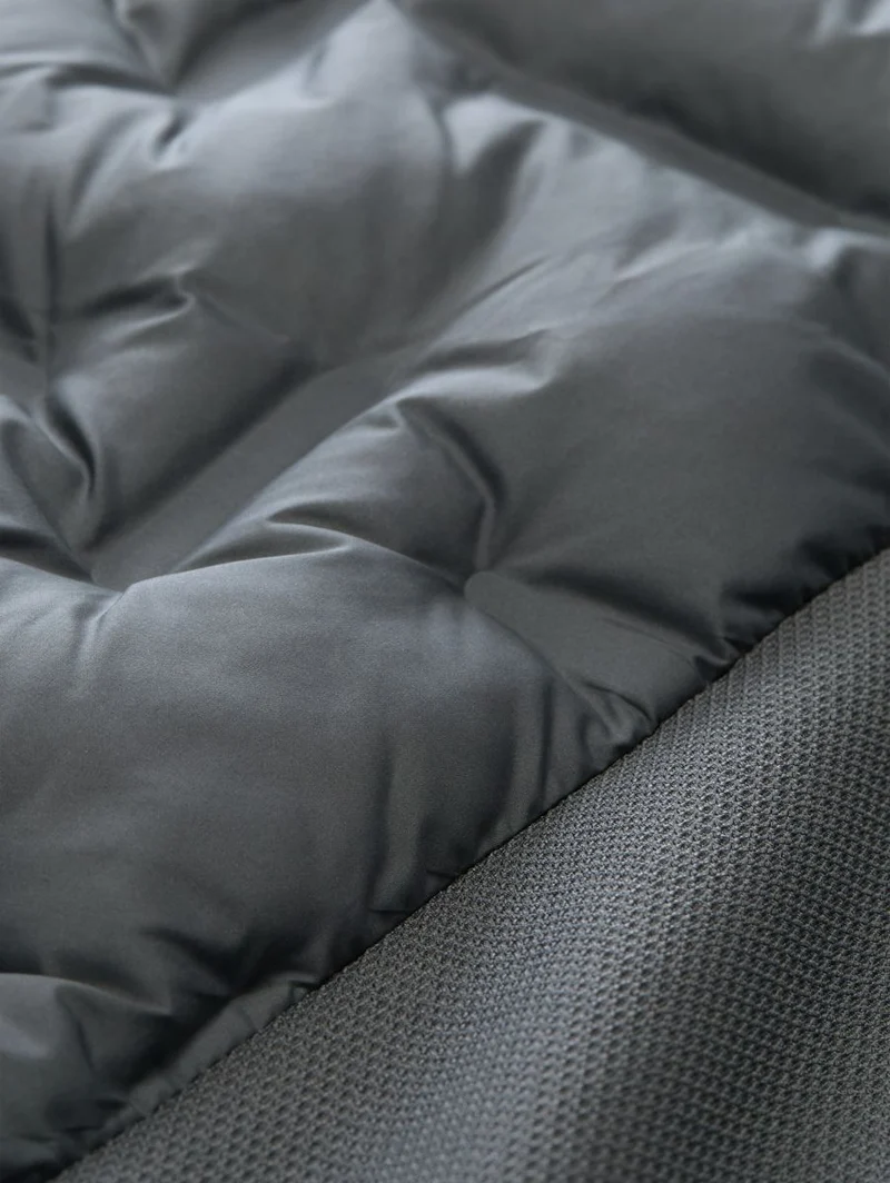 Hybrid Steppjacke mit verstaubarer Kapuze
