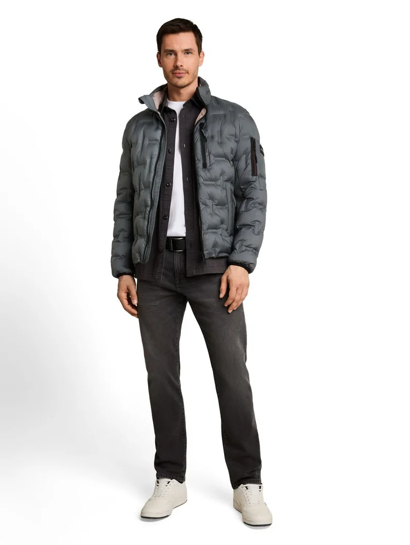 Hybrid Steppjacke mit verstaubarer Kapuze