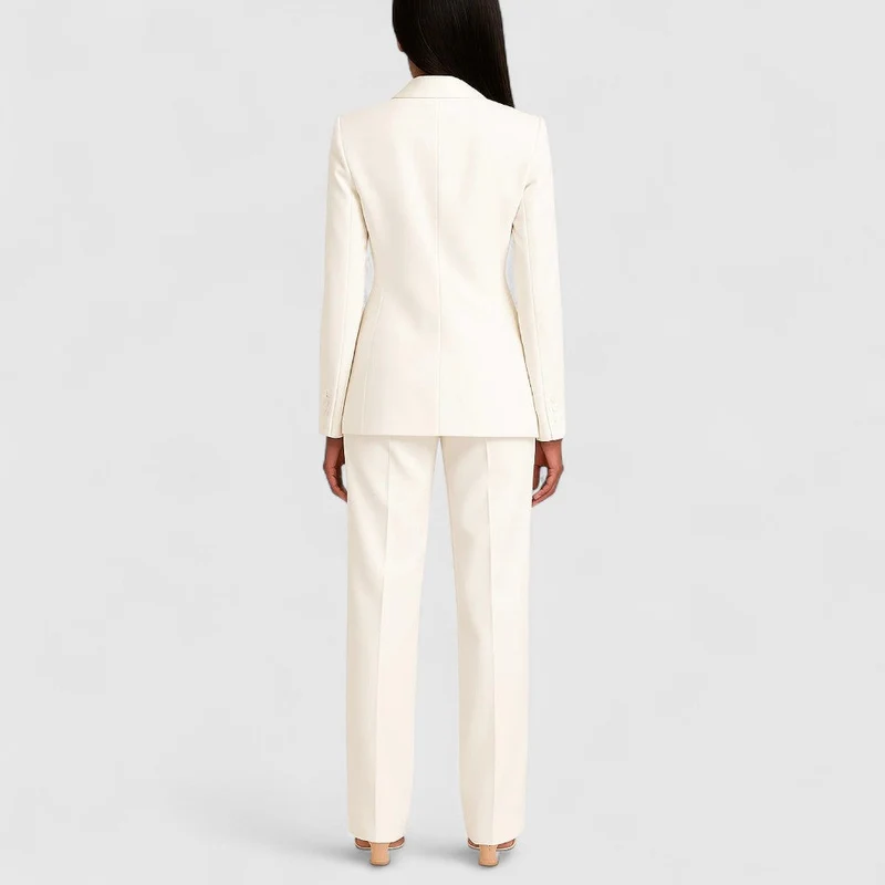 Eleganter Hosenanzug mit tailliertem Blazer