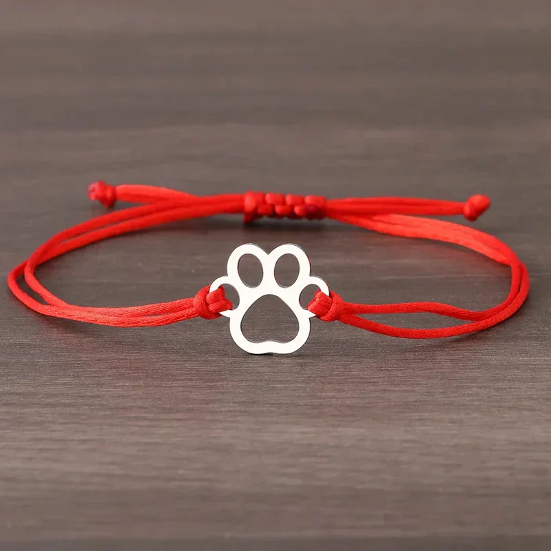 ELINE – Elegantes verstellbares Pfotenarmband mit schwarzer und roter Kordel für stilvollen Ausdruck
