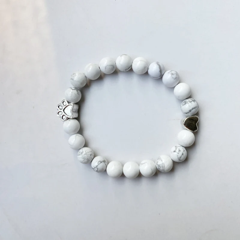 ELARA – Handgefertigtes Naturstein-Armband mit niedlichen Pfoten- und Herzanhängern für einen einzigartigen Look
