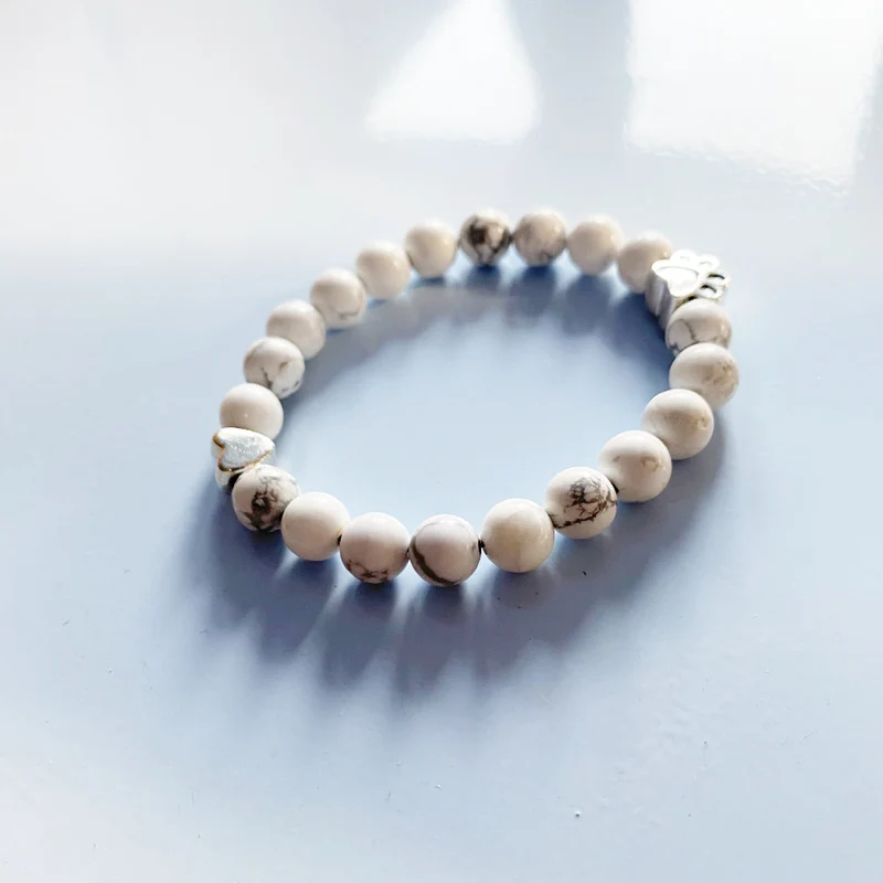 ELARA – Handgefertigtes Naturstein-Armband mit niedlichen Pfoten- und Herzanhängern für einen einzigartigen Look
