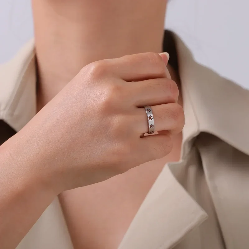 MIRAIE – Eleganter verstellbarer Pfotenabdruck-Ring in glänzender Goldoptik aus hochwertigem Edelstahl