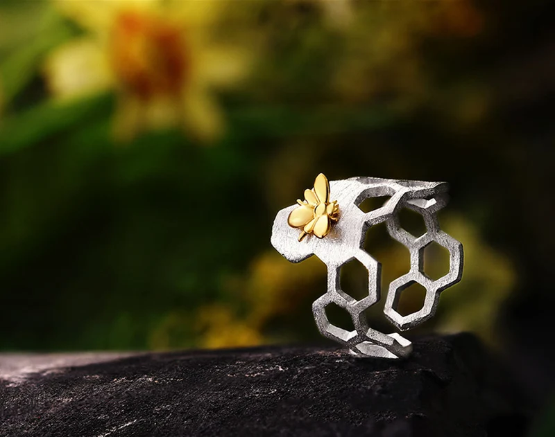 Eleganter verstellbarer Waben-Ring mit 18k Gold-Veredelung – MAEL