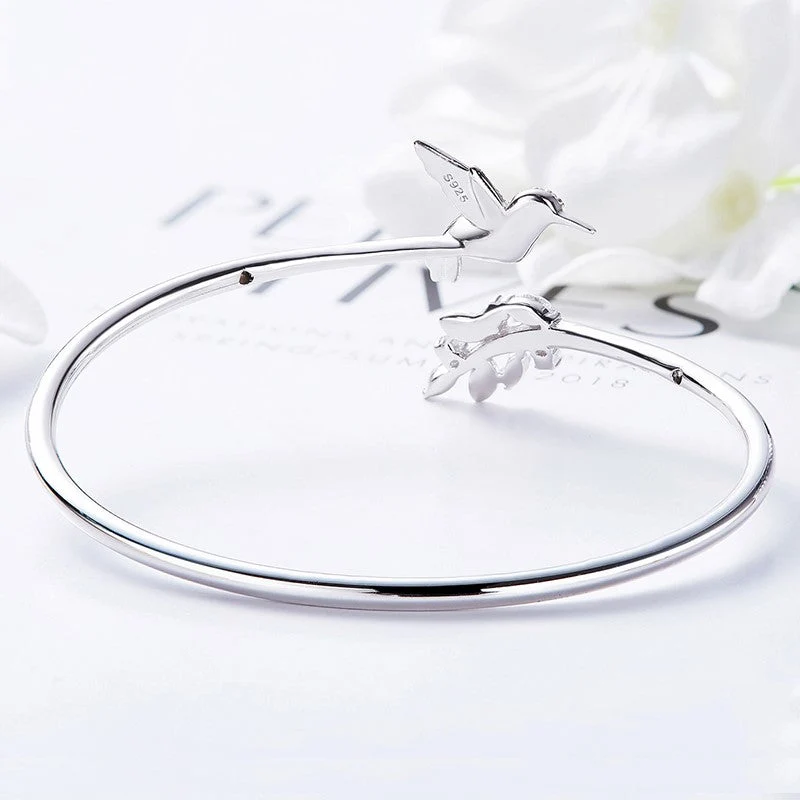AYANA – Eleganter verstellbarer Kolibri-Ring mit funkelndem Strassdiamant