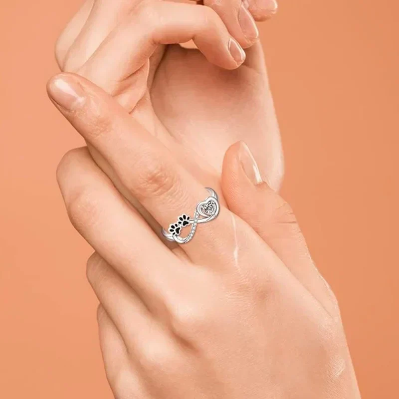 ARINA – Charm-Pfotenring mit Herz- und Infinity-Design sowie funkelnden Zirkonia für besondere Akzente