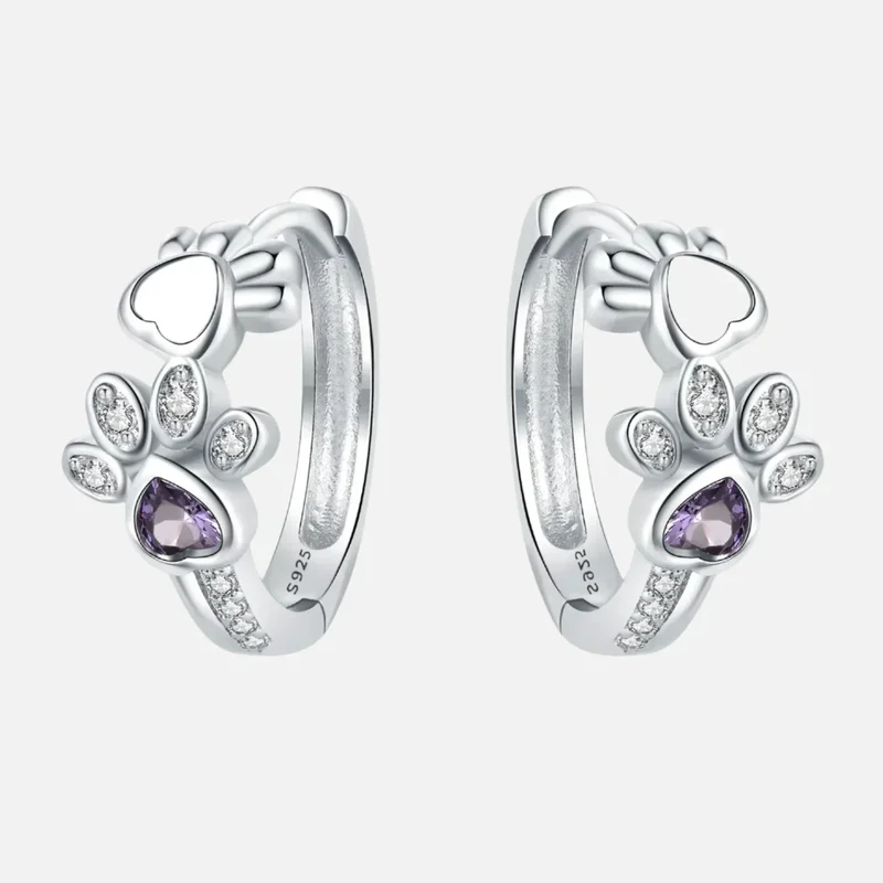 Elegante ILLA Pfoten-Huggie-Ohrringe aus 925er Sterlingsilber mit funkelnden Zirkonia und Herzstein