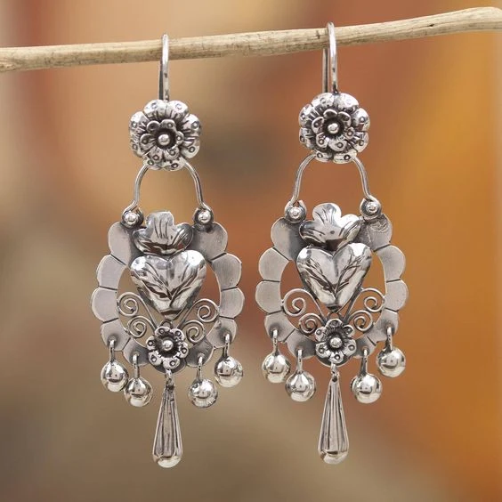 Elegante Vintage-Silberohrringe mit schwingenden Herz- & Blütenmotiven - Alenyai