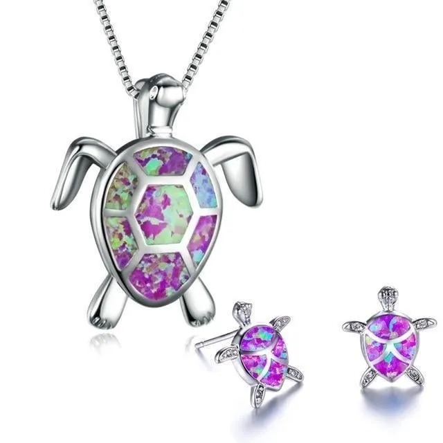 Elegantes NAIAE Set aus Halskette und Ohrringen mit zarter Meeresschildkröte in Silber & Opal für einen stilvollen Look