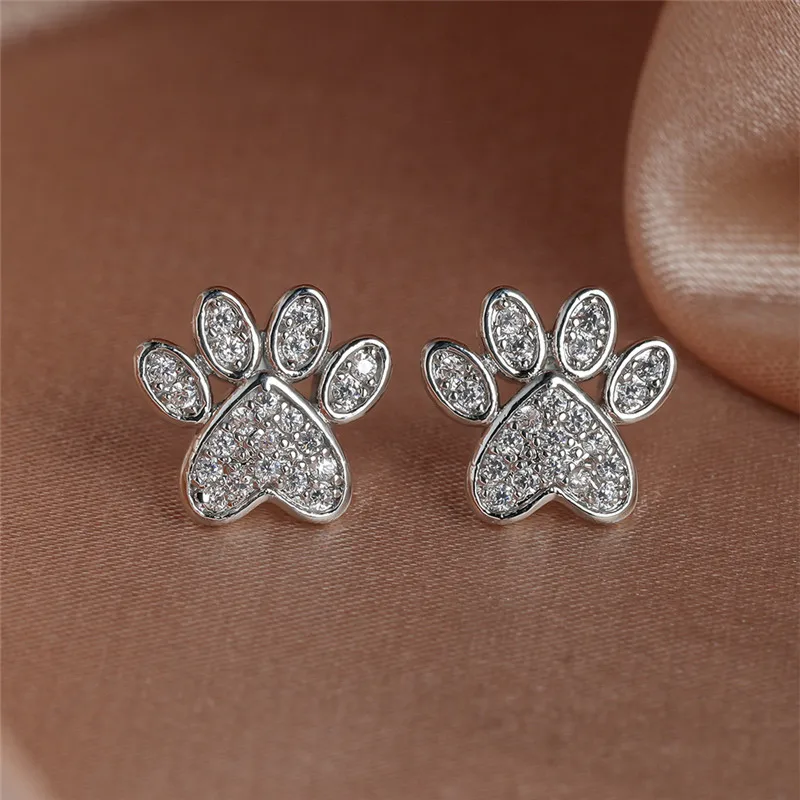 ALINA – Elegante herzförmige Pfoten-Ohrstecker mit funkelnden weißen Zirkonia