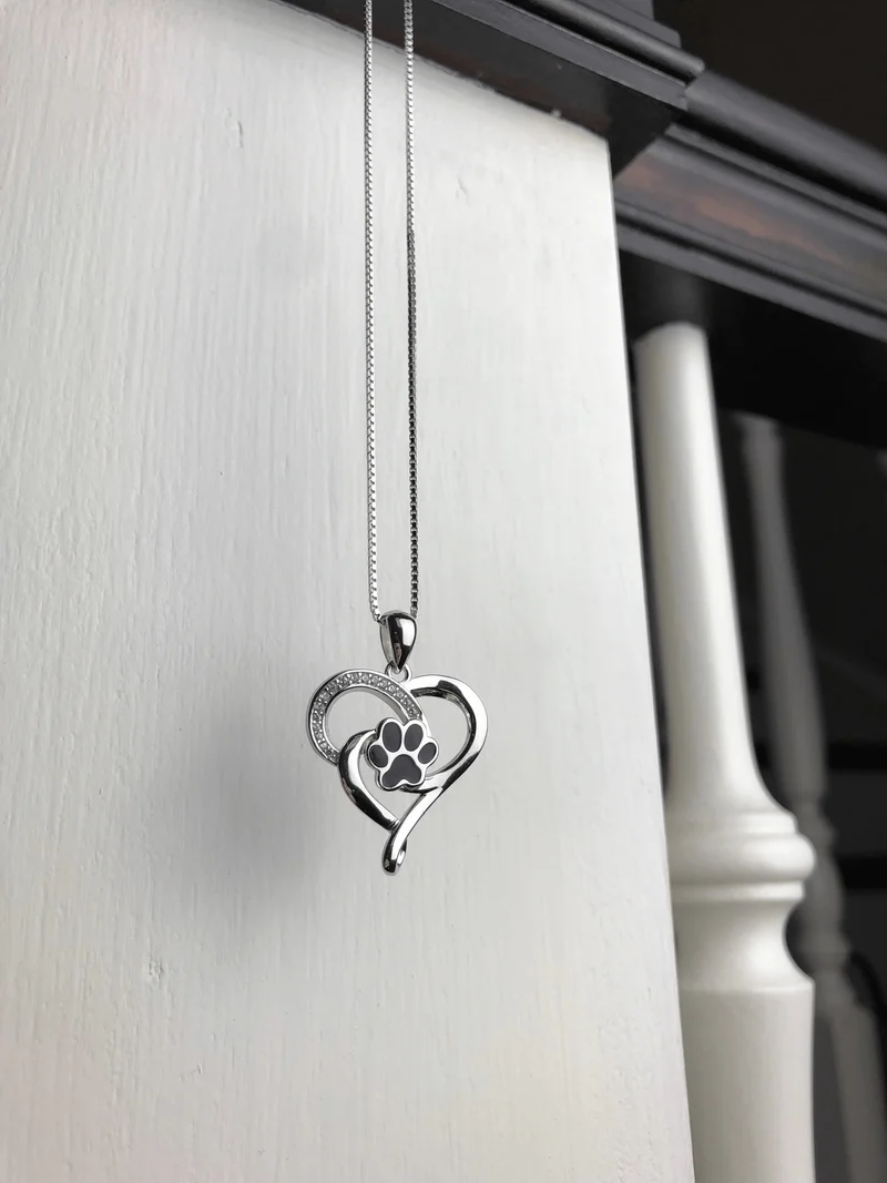 ELIN – Elegante Infinity-Halskette mit Herz & Pfote aus rostfreiem Edelstahl