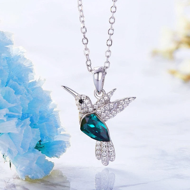 LYRIN – Funkelnde Humming Sparkle Halskette mit Zirkonia für einen eleganten Look