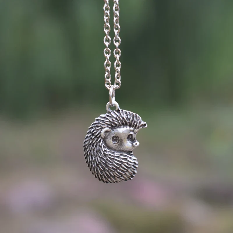 Elegant PINA Vintage-Halskette mit stilvollem Silberstachelschwein-Design