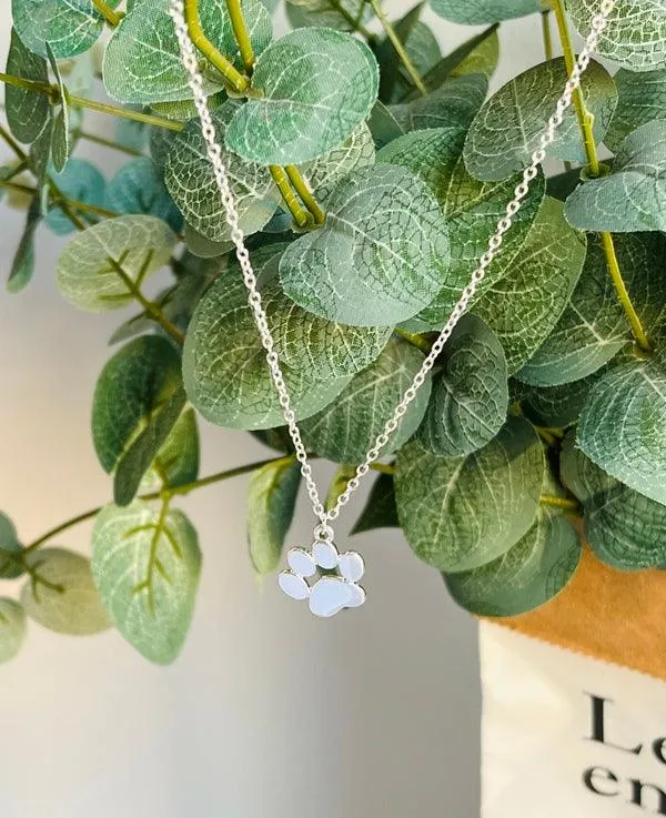 LYA – Stilvolle Silber-Pfoten-Halskette aus Edelstahl für einen eleganten Look
