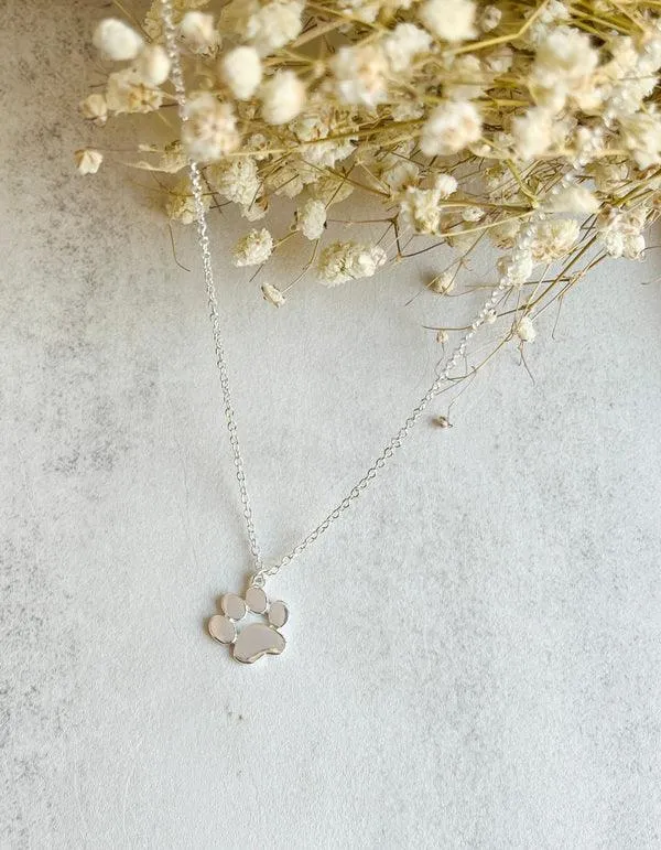 LYA – Stilvolle Silber-Pfoten-Halskette aus Edelstahl für einen eleganten Look