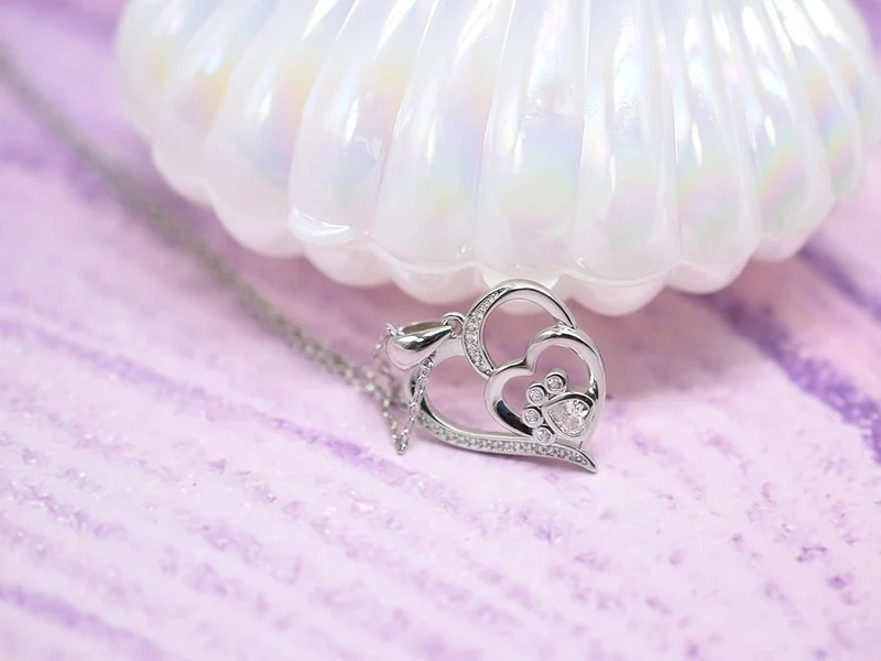 NAYLA – Elegante Pfoten- & Herz-Halskette aus feinem 925er Sterlingsilber mit funkelnden Zirkonia