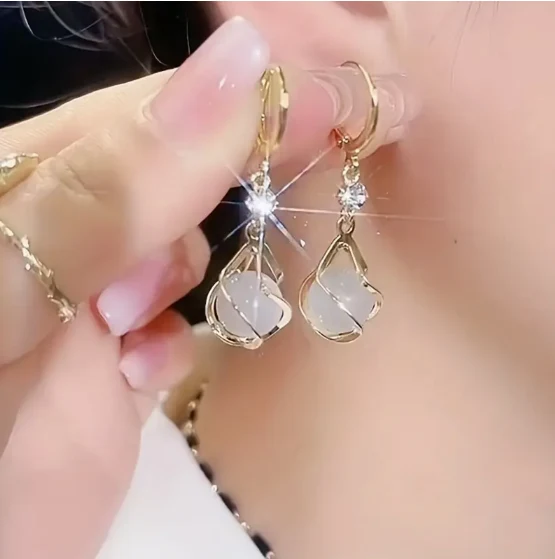 Mondstein Opal Vintage Ohrringe in Gold gefasst