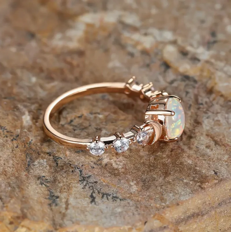Mondstein Opal Vintage Ring aus Gold