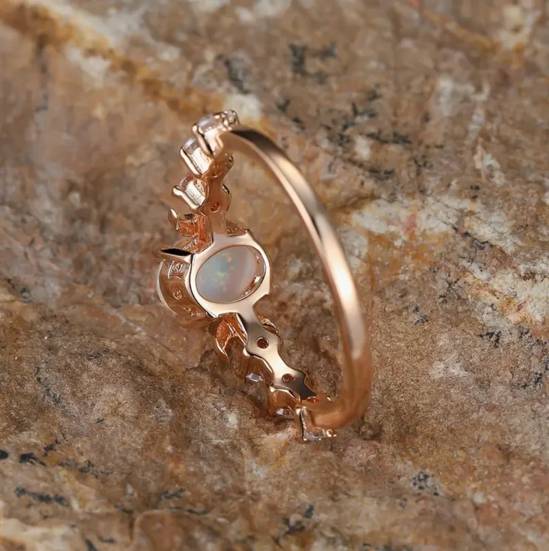 Mondstein Opal Vintage Ring aus Gold
