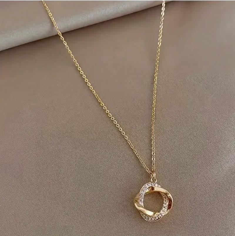 Pendel Halskette aus Gold & verziert mit Diamanten