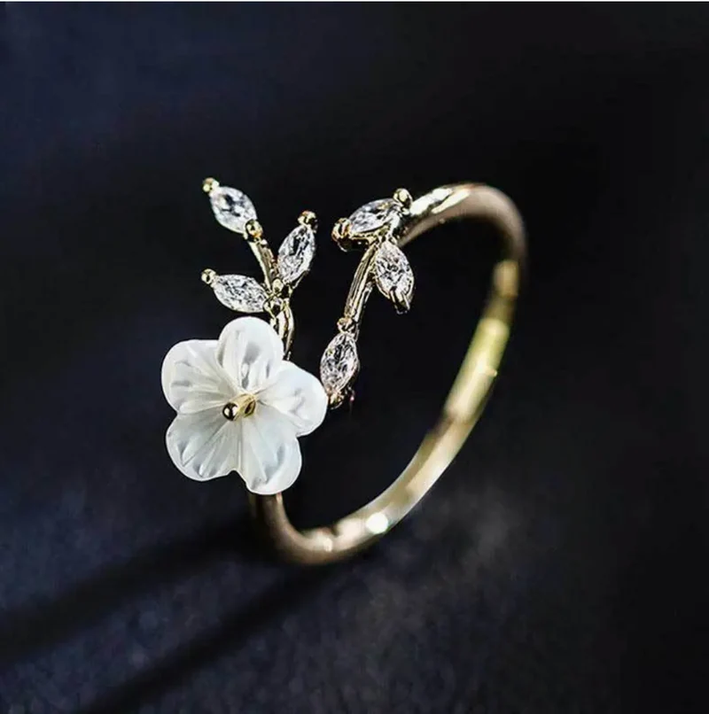 Blumen Design Ring mit Diamanten