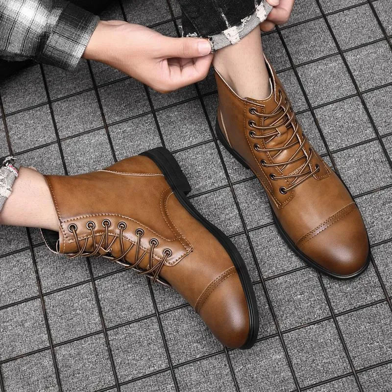Herren Stiefel | Schnürfront mit durchgehender Schafthöhe