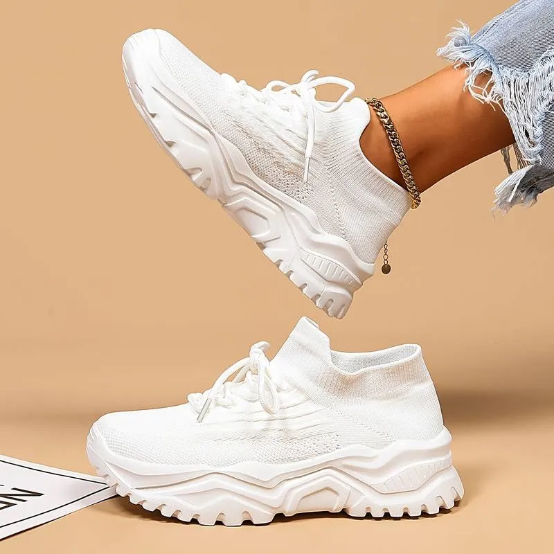 Damen Sneaker | Geschlossene Form mit sportlicher Linienführung